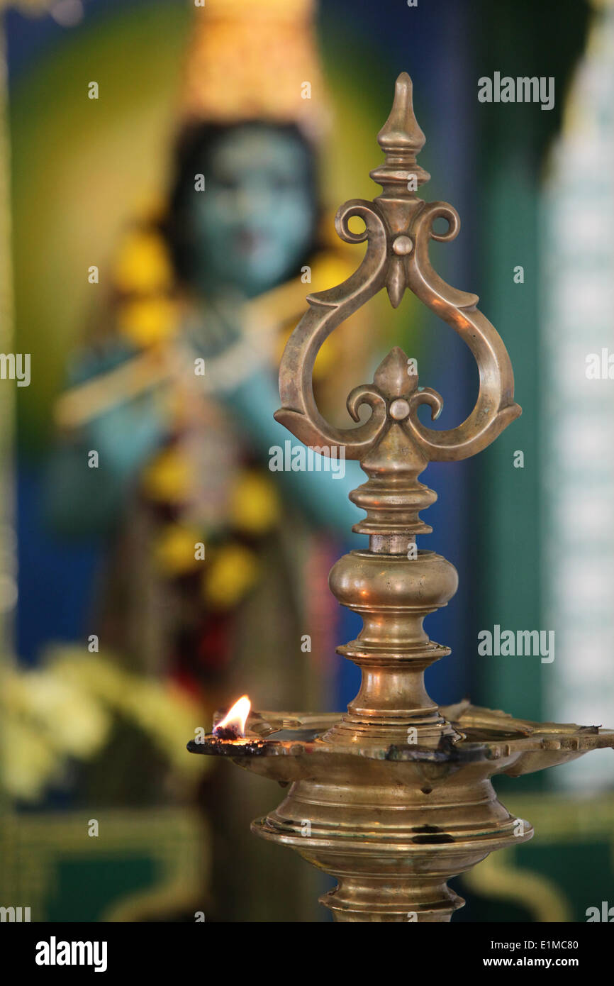 Tempio di Shiva. Lampada ad olio. Foto Stock