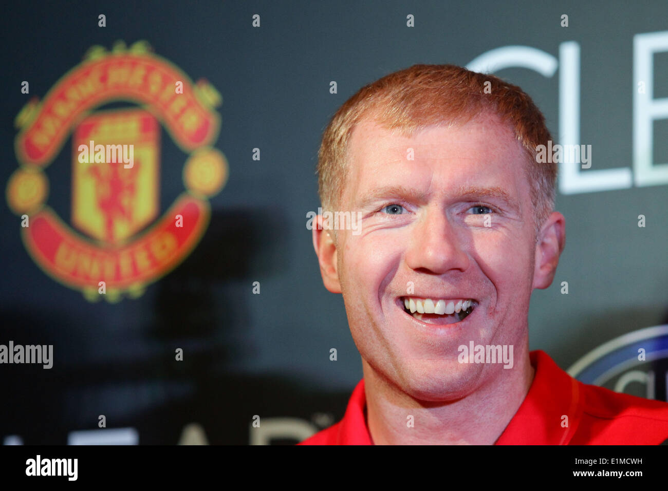 Makati, nelle Filippine. Il 6 giugno, 2014. Ex Manchester United player Paul Scholes Sorrisi durante una conferenza stampa in Makati. Insieme con Andy Cole, potranno giocare un gioco di esposizioni nei confronti di enti locali a livello amatoriale e professionale i giocatori di calcio. Credito: Mark Fredesjed R. Cristino/Pacific Press/Alamy Live News Foto Stock