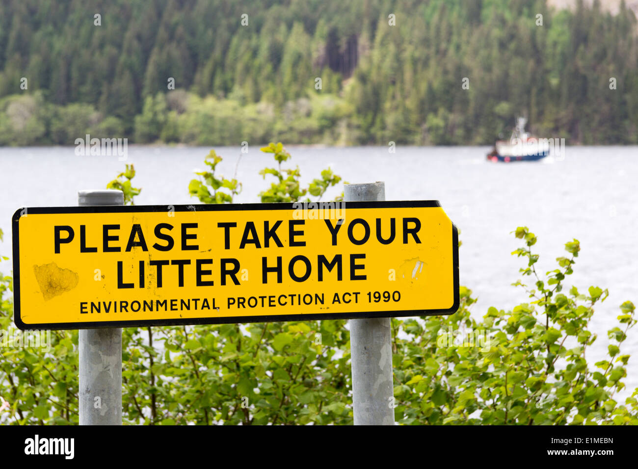 Cartello di lettiera a Loch Lochy spot di bellezza e laici dalle Highlands scozzesi UK Foto Stock