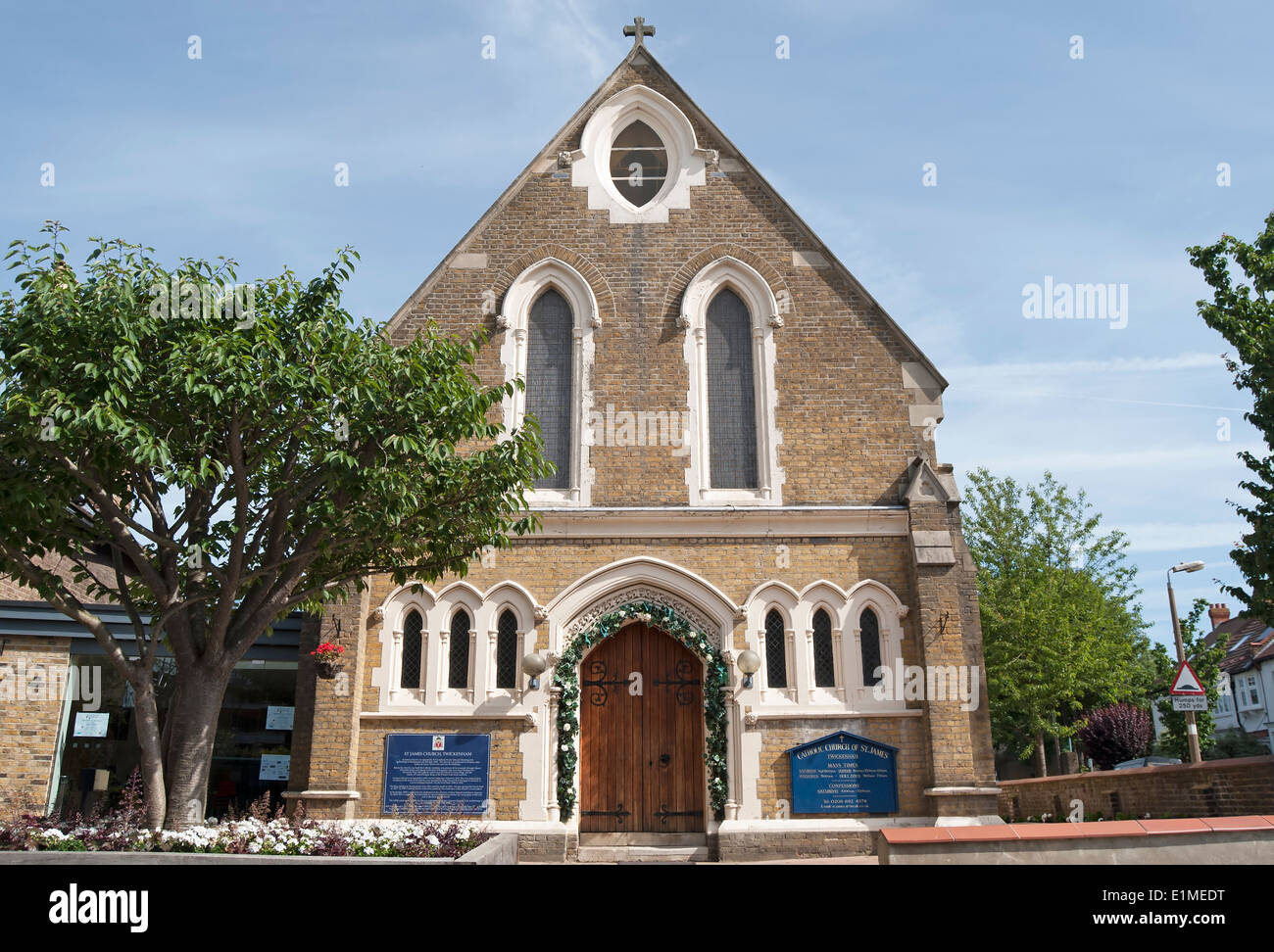 Il 1885 chiesa cattolica di San Giacomo, Twickenham, middlesex, Inghilterra, progettato all inizio di stile inglese di j.s. hanson Foto Stock