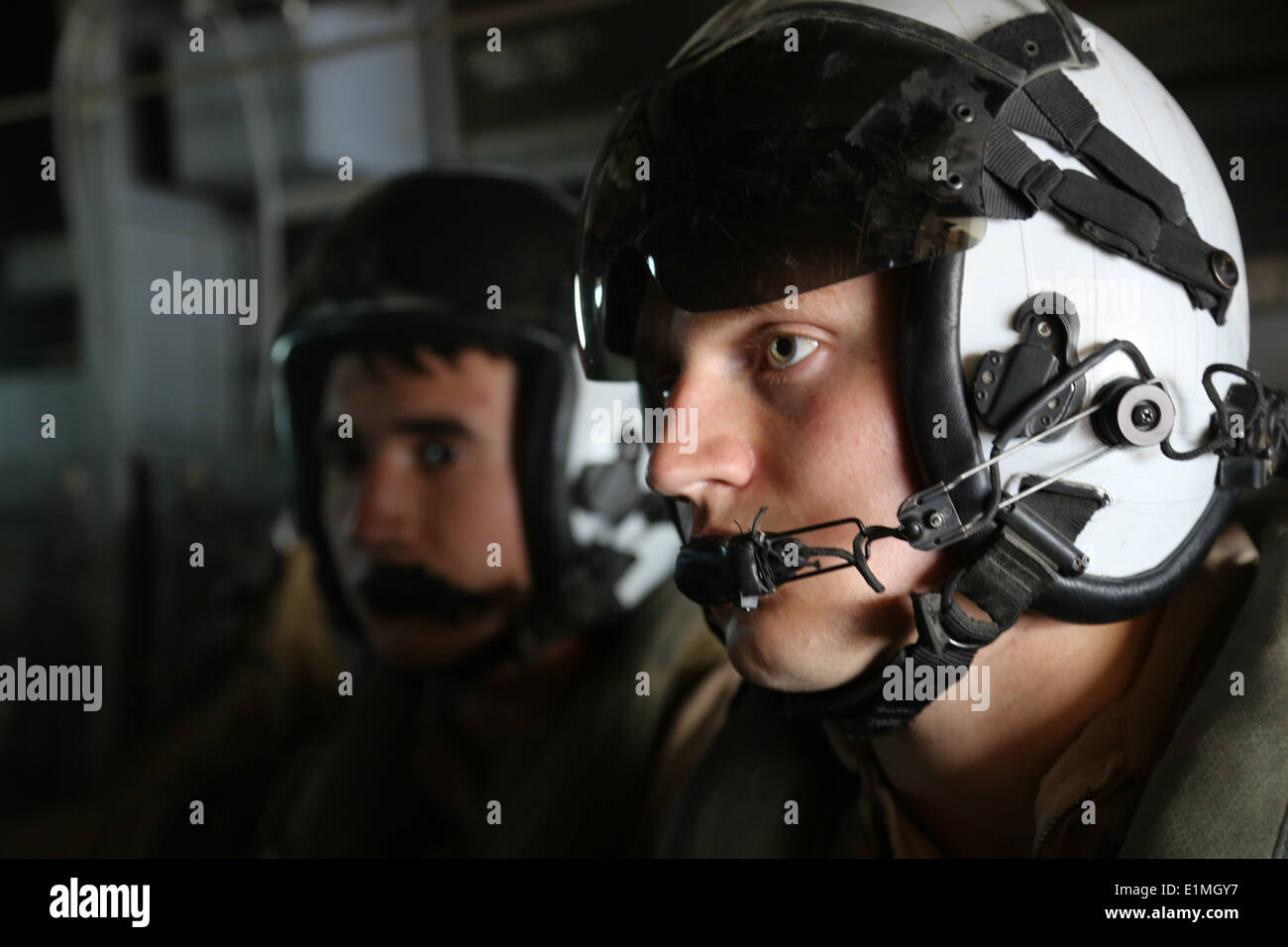 Stati Uniti Marines con Marine mezzo squadrone Tiltrotor 161, terzo Marine ala di aereo sorvola Marine Corps Air Station Miramar, Sa Foto Stock