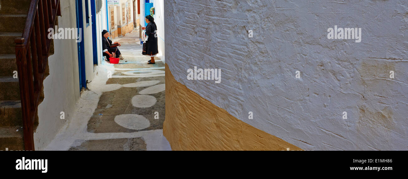 Grecia DODECANNESO, isola di Karpathos, Olympos, donna locale Foto Stock