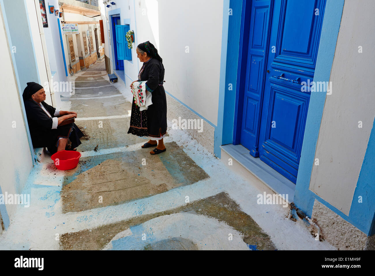 Grecia DODECANNESO, isola di Karpathos, Olympos, donna locale Foto Stock