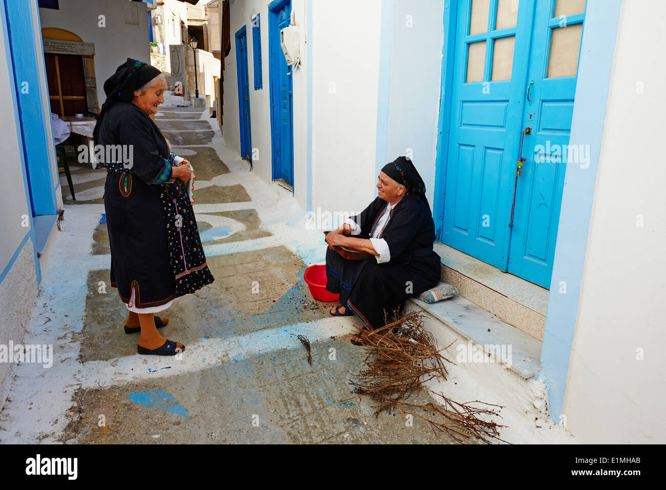 Grecia DODECANNESO, isola di Karpathos, Olympos, donna locale Foto Stock