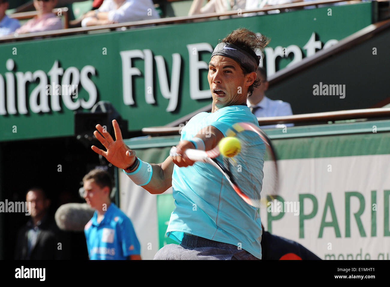 Roland Garros di Parigi, Francia. Il 6 giugno, 2014. Open di Francia di Tennis campionati. Mens singles semi-finale. Rafael Nadal (ESP) versus Andy Murray (GB). Rafael Nadal diretti di ritorno. Nadal ha vinto da 6-3 6-2 6-1 a raggiungere la finale contro Djokovic. Credito: Azione Sport Plus/Alamy Live News Foto Stock