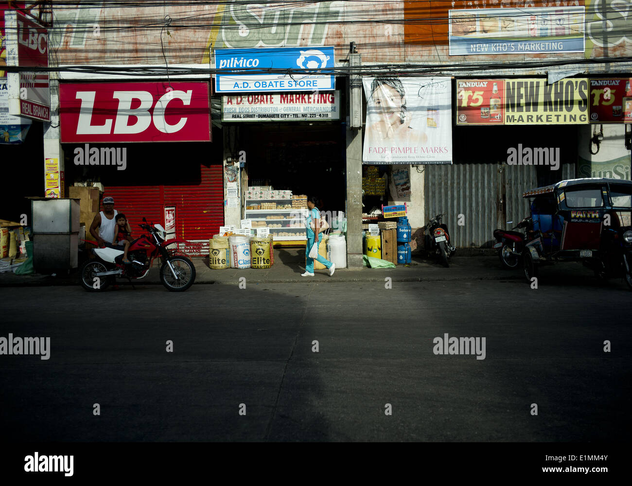 Negros Oriental, DUMAGUETE, PHILIPINS. 27 Maggio, 2014. Una vita quotidiana nella città di Dumaguete il 27 maggio 2014. Dumaguete è una vivace città situato a circa 650 Km. a sud di Manila, la capitale delle Filippine.ARMANDO ARORIZO © Armando Arorizo/Prensa Internacional/ZUMAPRESS.com/Alamy Live News Foto Stock