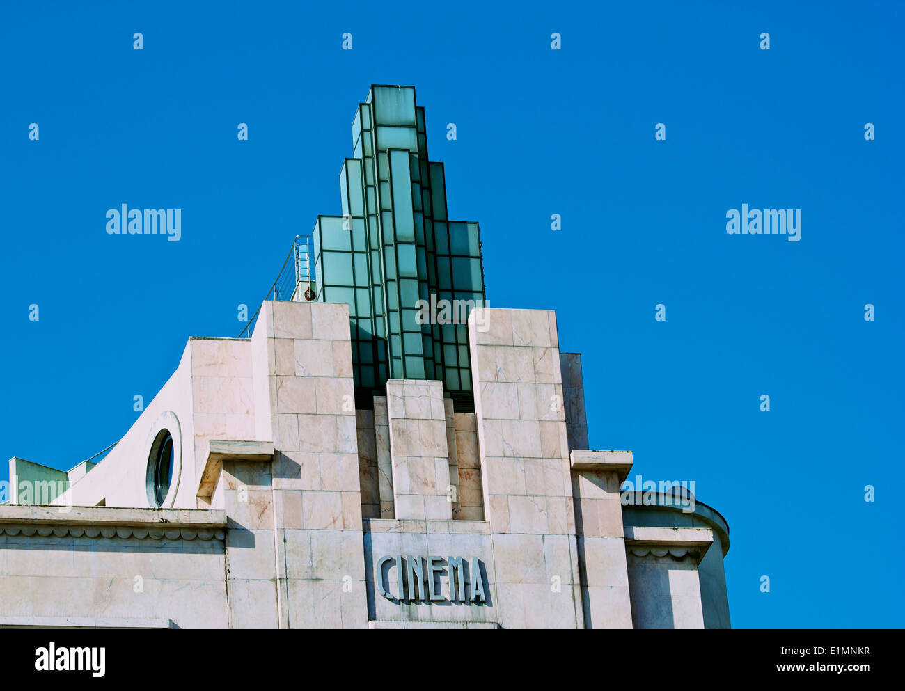 Tetto di art deco anni trenta Eden costruzione di un ex teatro e cinema ora un hotel Lisbona Portogallo Europa occidentale Foto Stock