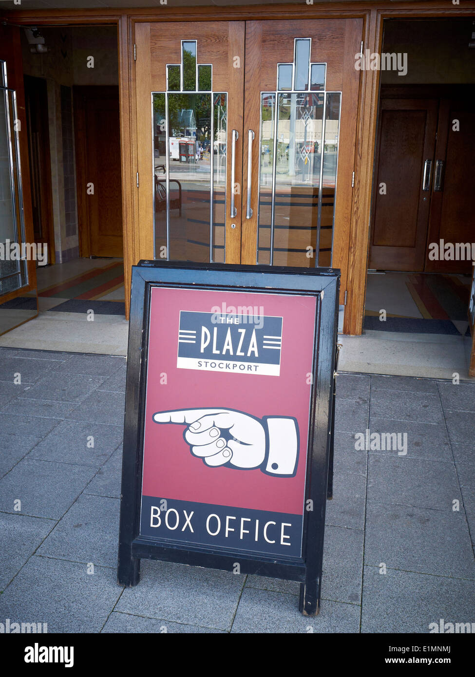 Il Plaza box office di firmare in Stockport CHESHIRE REGNO UNITO Foto Stock