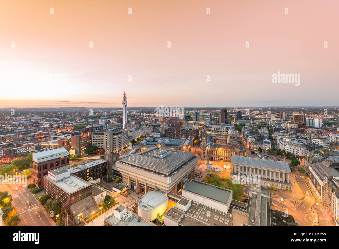 Una vista notturna di Birmingham City Centre di notte. Foto Stock