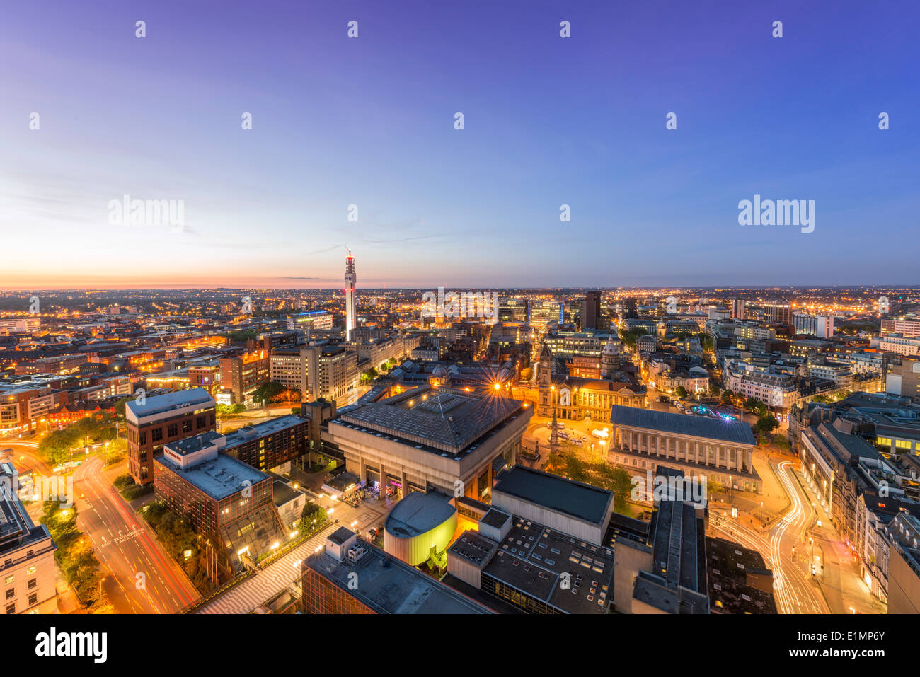 Una vista notturna di Birmingham City Centre di notte. Foto Stock