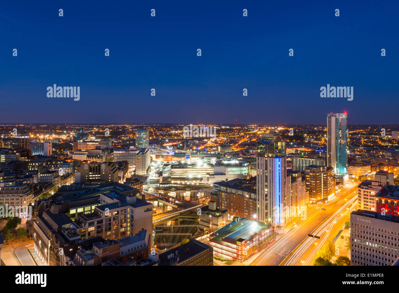 Una vista notturna di Birmingham City Centre di notte. Foto Stock