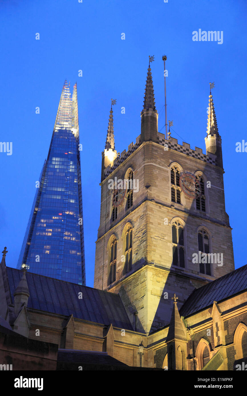Regno Unito, Inghilterra, Londra, Shard, grattacielo e la Southwark Cathedral, Foto Stock