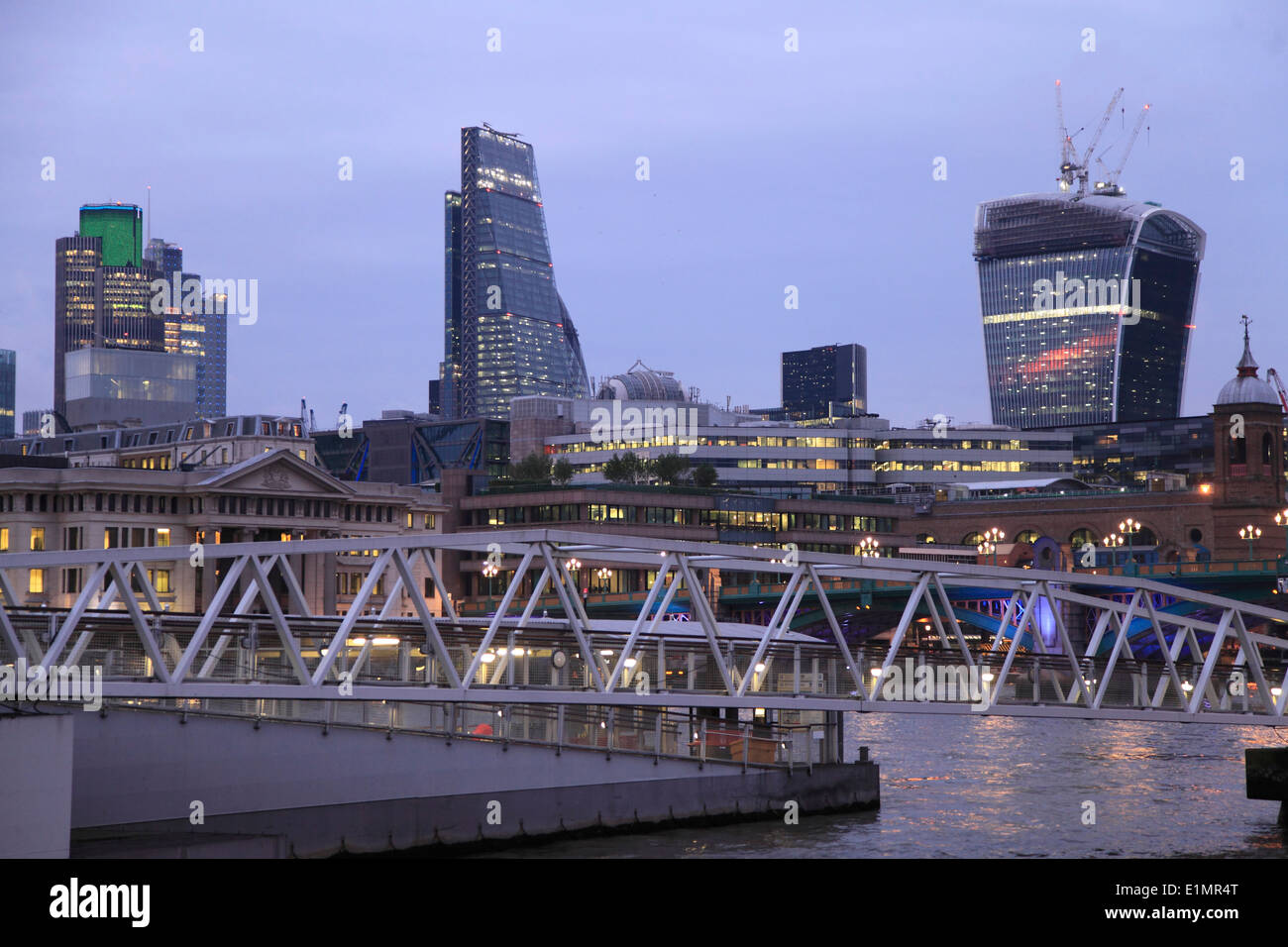 Regno Unito, Inghilterra, Londra, Città skyline, grattacieli, fiume Thames, Foto Stock