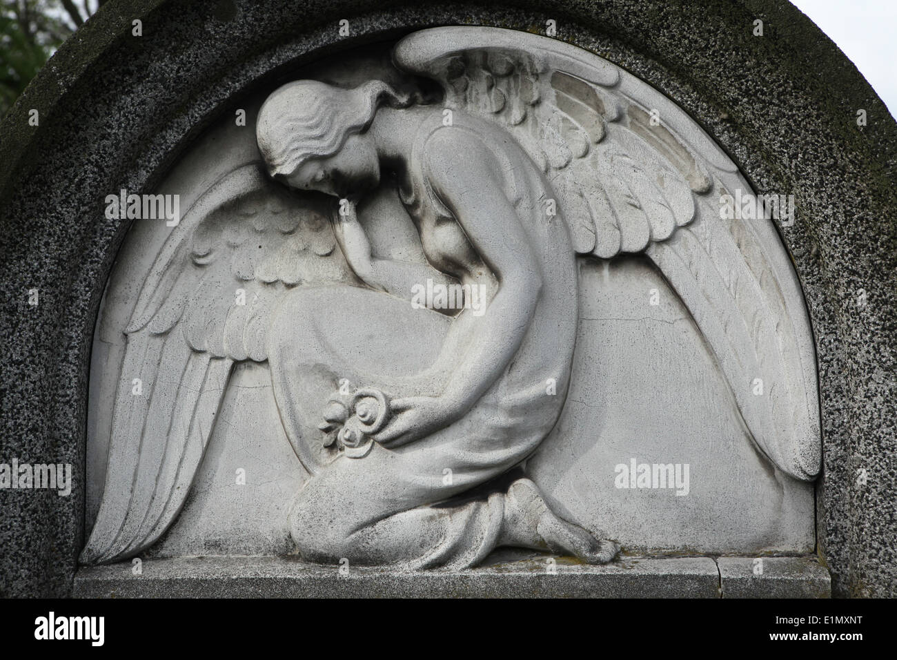 In lutto per angelo di un oggetto contrassegnato per la rimozione definitiva all'Cernovir Cimitero militare di Olomouc, Moravia Repubblica Ceca. Foto Stock