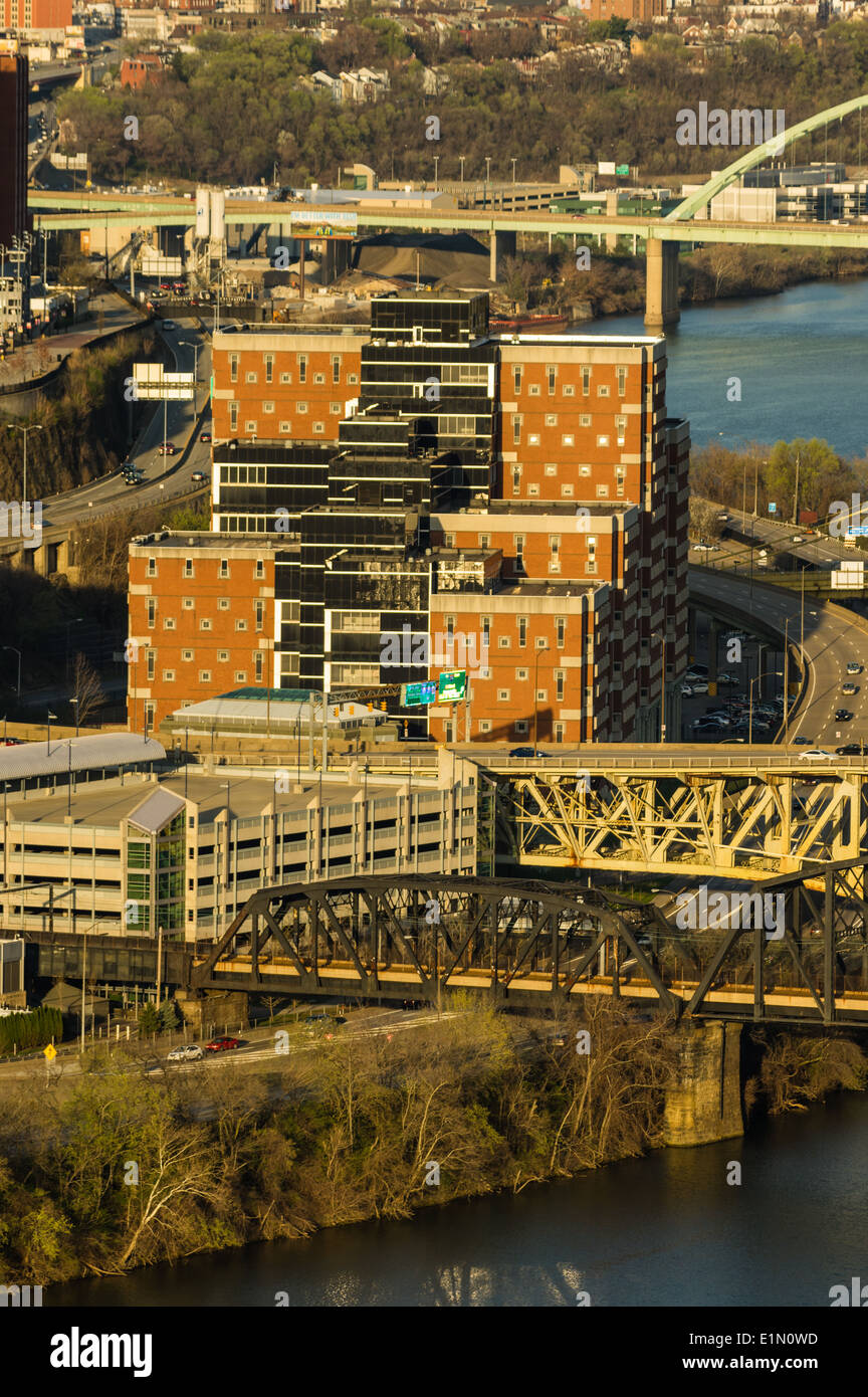 Allegheny County Jail lungo il fiume Monongahela. Pittsburgh, Pennsylvania Foto Stock