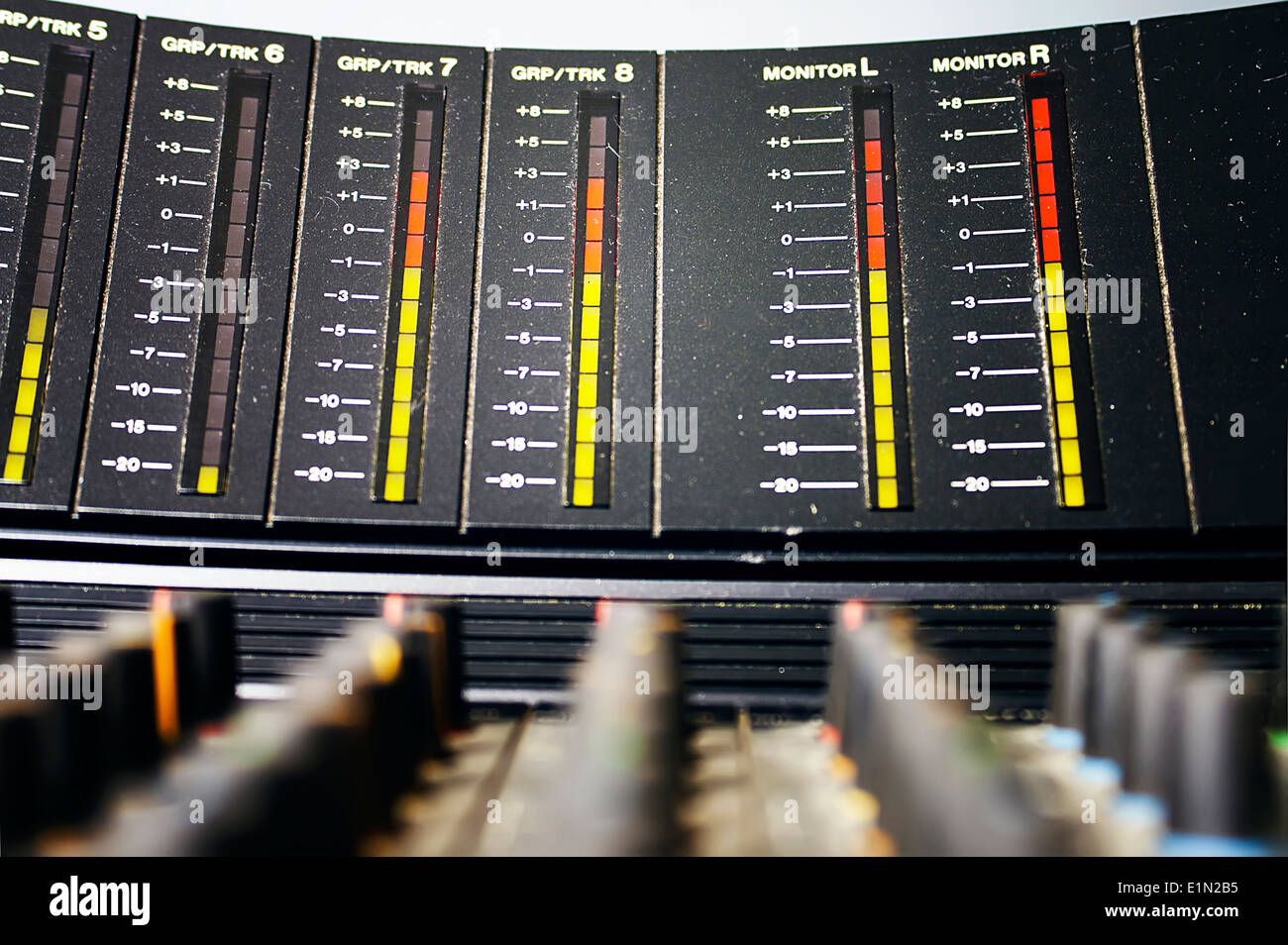 Il vecchio analogico console di miscelazione Foto Stock