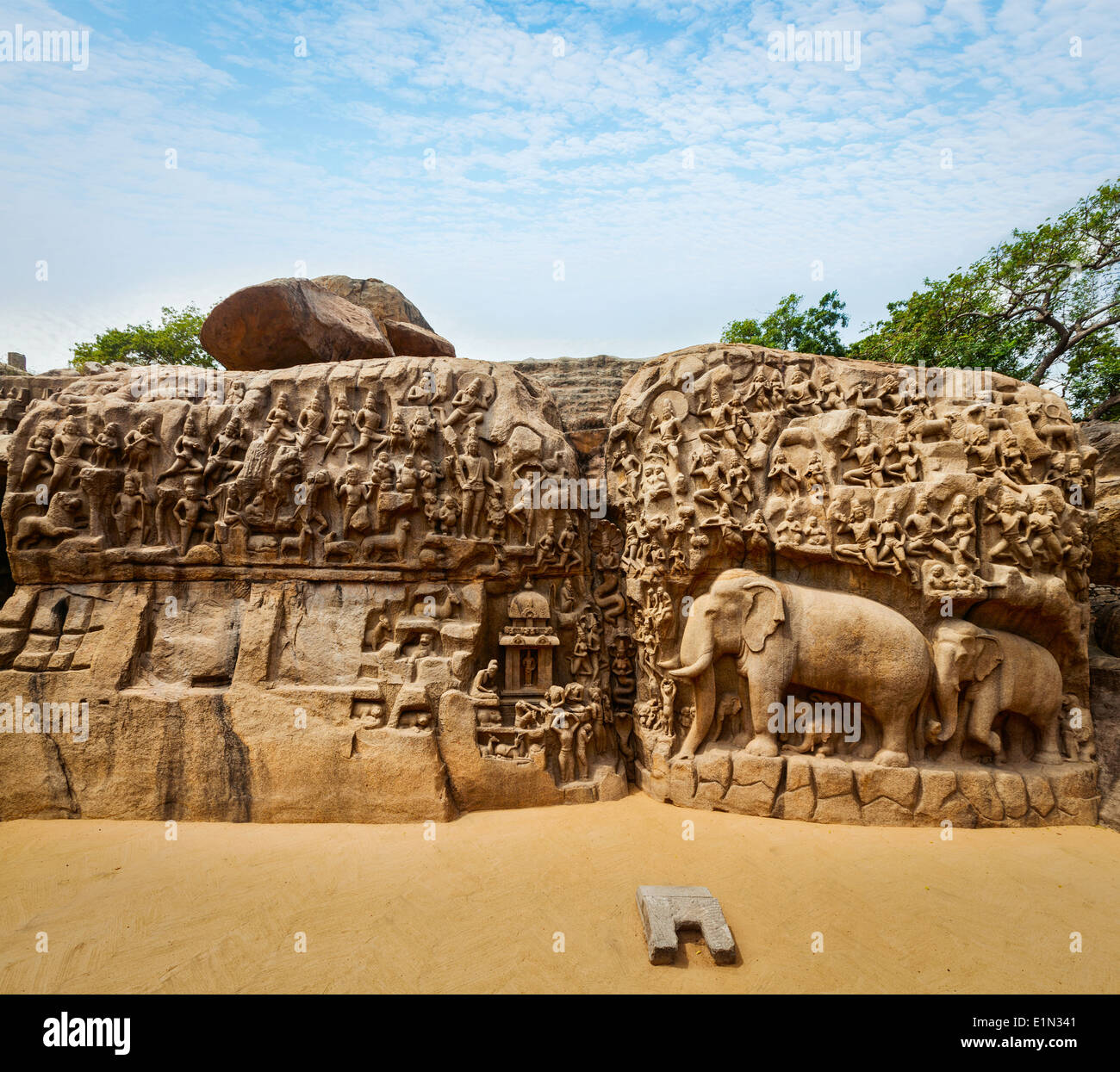 Discesa del Gange e Arjuna la Penitenza antica scultura in pietra - Monumento a Mahabalipuram, Tamil Nadu, India Foto Stock