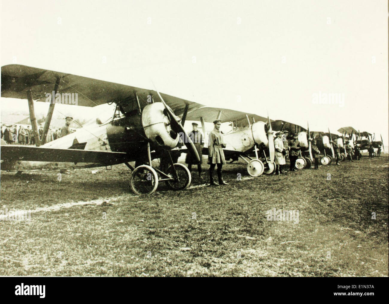 Il Nieuport 24 era un caccia biplano francese utilizzato durante la prima guerra mondiale. Era noto per la sua eccellente manovrabilità ed era uno dei velivoli di maggior successo utilizzati dal servizio aereo francese durante la guerra. Foto Stock
