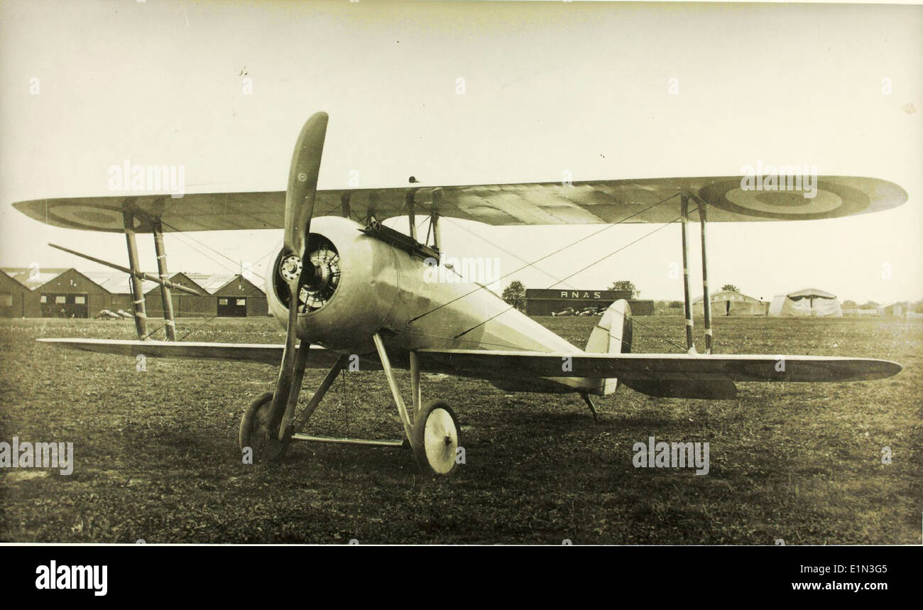 Il Nieuport 28 era un biplano francese utilizzato durante la prima guerra mondiale noto per la sua manovrabilità e velocità, giocò un ruolo importante nel combattimento aereo durante la guerra. Foto Stock