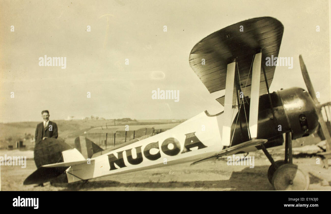 Il Nieuport 28 era un caccia biplano francese utilizzato durante la prima guerra mondiale. Era uno dei velivoli alleati di maggior successo, ampiamente riconosciuto per la sua agilità e l'efficacia di combattimento nei combattimenti aerei. Foto Stock