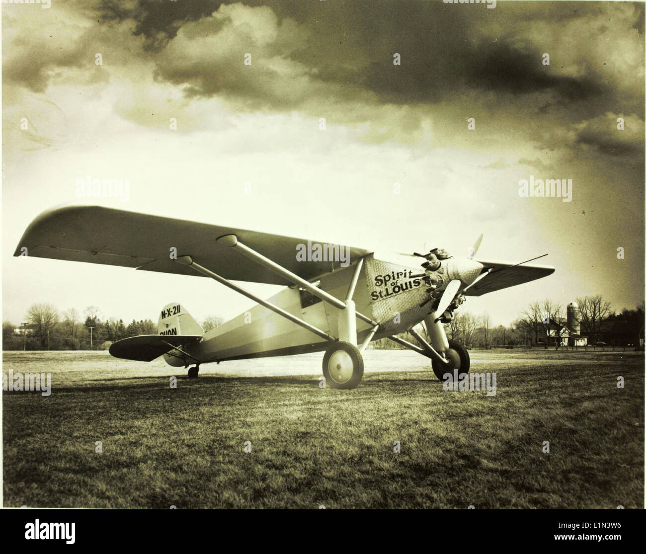 Il Nieuport 28, che ispirò lo "Spirit of St. Louis" NYP, era un biplano francese utilizzato nella prima guerra mondiale dai piloti americani. L'aereo era noto per la sua agilità e faceva parte della prima storia dell'aviazione in combattimento e addestramento al combattimento aereo. Foto Stock