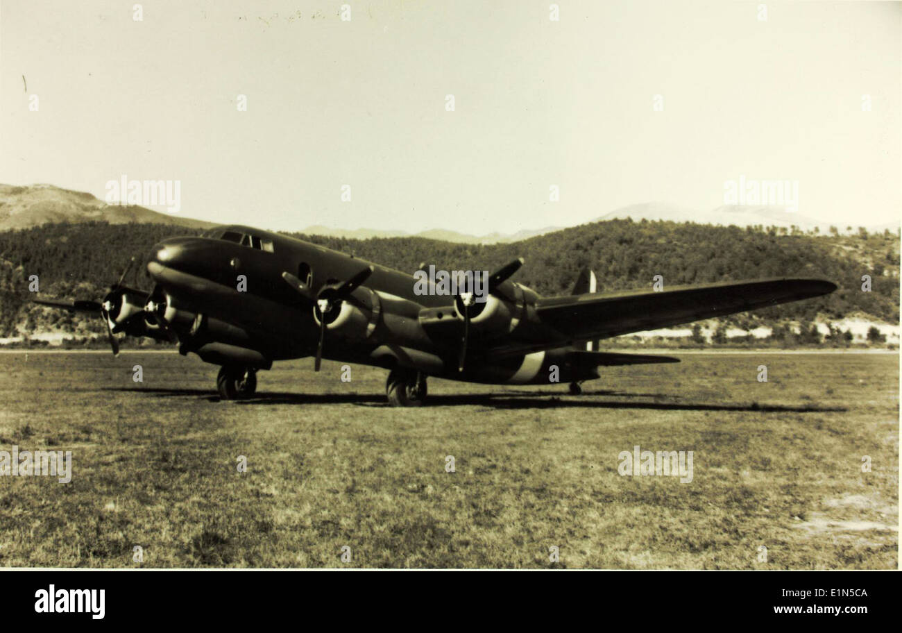 Il Piaggio P.108 era un bombardiere italiano a quattro motori utilizzato durante la seconda guerra mondiale. Utilizzato principalmente dall'Aeronautica militare italiana, il P.108 era stato progettato per bombardamenti strategici a lungo raggio e missioni di ricognizione. Nonostante la sua produzione limitata, ha giocato un ruolo in diverse operazioni chiave durante la guerra. Foto Stock