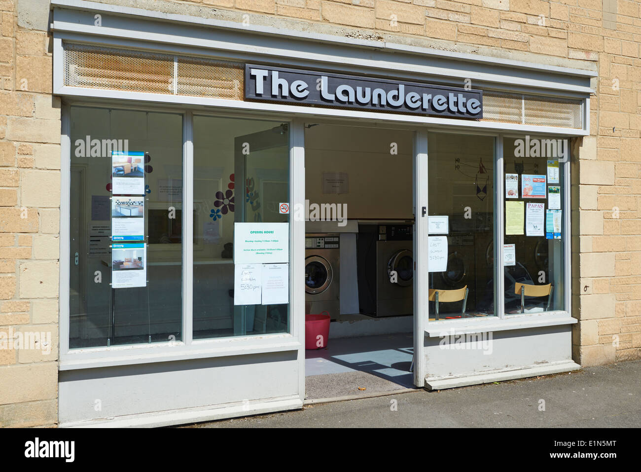 Lavanderia a gettoni West Way Cirencester Gloucestershire REGNO UNITO Foto Stock