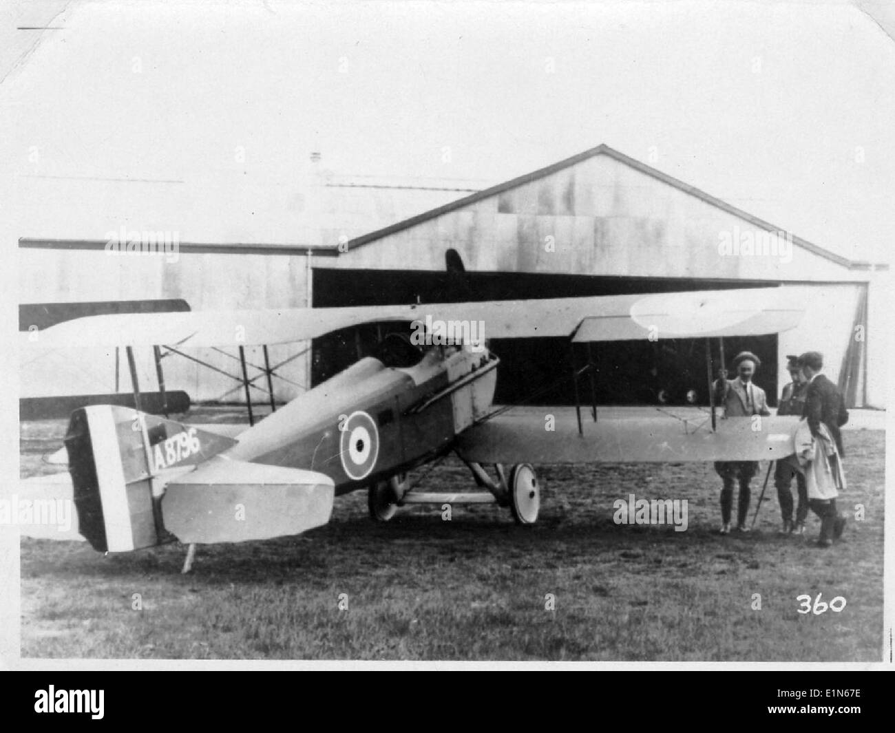 Lo SPAD VII era un biplano francese utilizzato nella prima guerra mondiale, noto per la sua durata e le sue prestazioni in combattimento aereo. Questa immagine mostra lo SPAD VII, uno dei caccia più significativi della grande Guerra, utilizzato da molti piloti alleati. Foto Stock