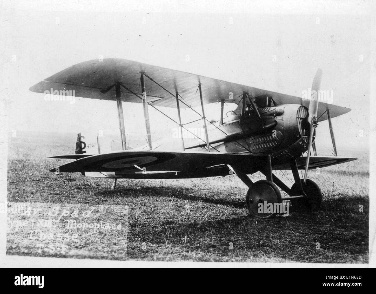 Lo SPAD VII era un caccia francese della prima guerra mondiale, rinomato per la sua velocità e durata. Lo SPAD VII, spesso pilotato da piloti Aci, fu determinante negli sforzi aerei alleati durante il conflitto, in particolare nel combattimento contro gli aerei tedeschi. Foto Stock