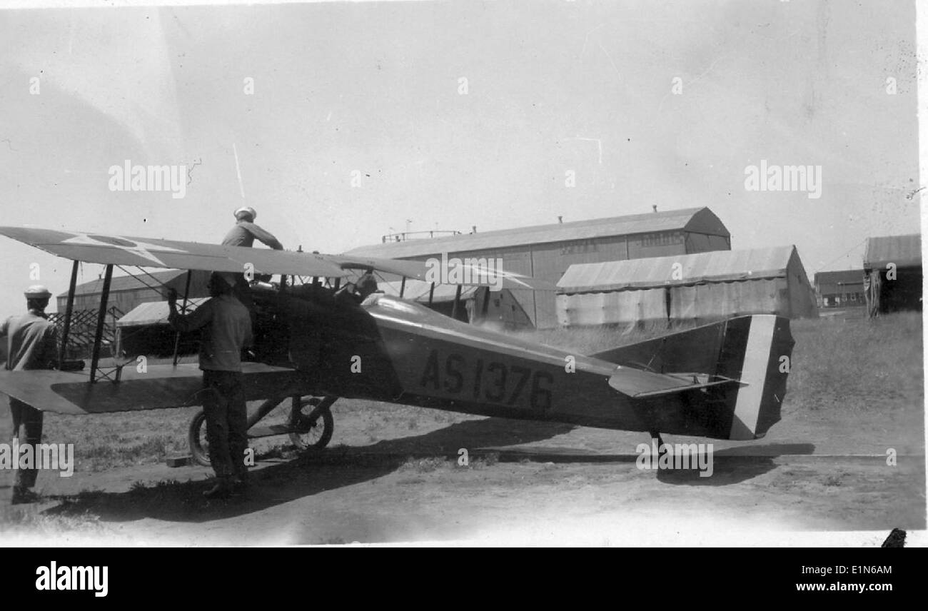 Lo SPAD VII era un caccia francese della prima guerra mondiale, rinomato per la sua velocità e manovrabilità. Fu uno dei velivoli da combattimento di maggior successo della guerra, utilizzato principalmente dalle forze aeree francesi e americane. Lo SPAD VII giocò un ruolo chiave nel combattimento aereo durante il conflitto. Foto Stock