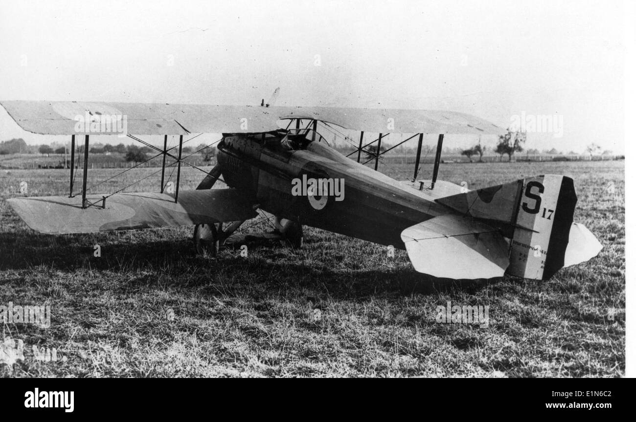 Lo SPAD VII era un aereo da caccia francese ampiamente utilizzato durante la prima guerra mondiale. Noto per il suo design robusto e il potente motore, fu favorito dai piloti alleati per la sua durata ed efficacia in combattimento. Questo particolare SPAD VII, registrazione Spad012, fa parte della storia dell’aviazione di quell’epoca. Foto Stock