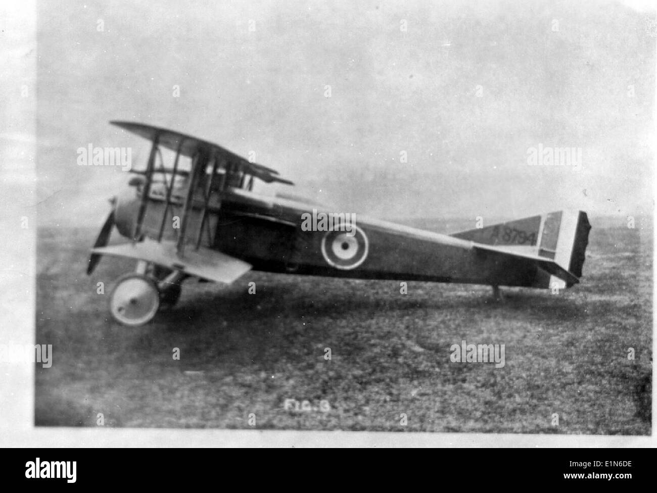 Lo SPAD VII era un caccia francese della prima guerra mondiale noto per il suo design robusto e le sue impressionanti capacità di combattimento. Giocò un ruolo chiave nel successo delle forze alleate durante la guerra, specialmente nell'intercettare aerei nemici. Lo SPAD VII fu utilizzato da diversi assi notevoli durante il conflitto. Foto Stock
