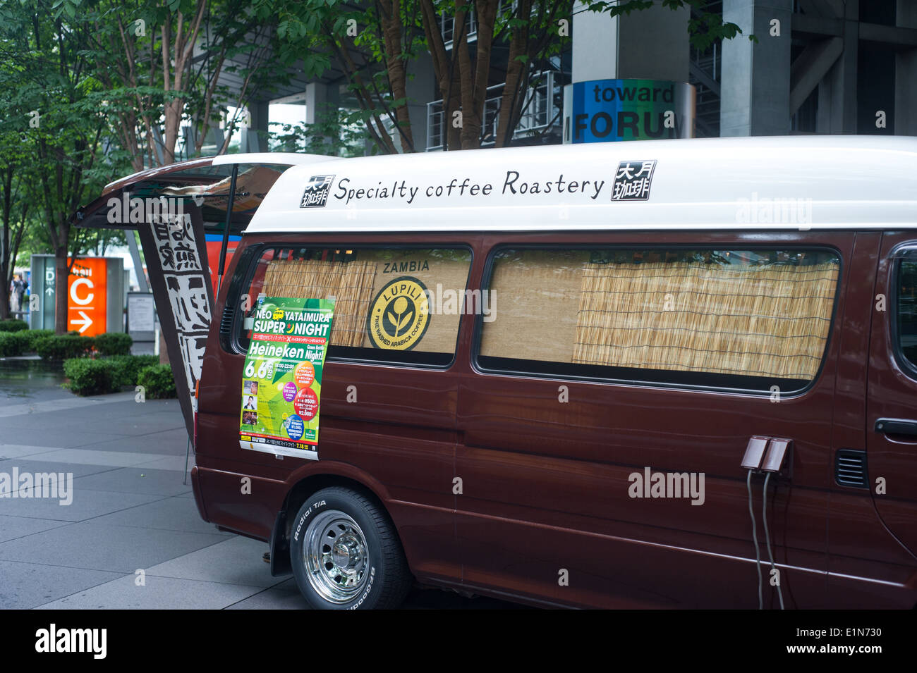 Tokyo Giappone - Van vendita del caffè nelle strade coffee roastery tokyo Foto Stock