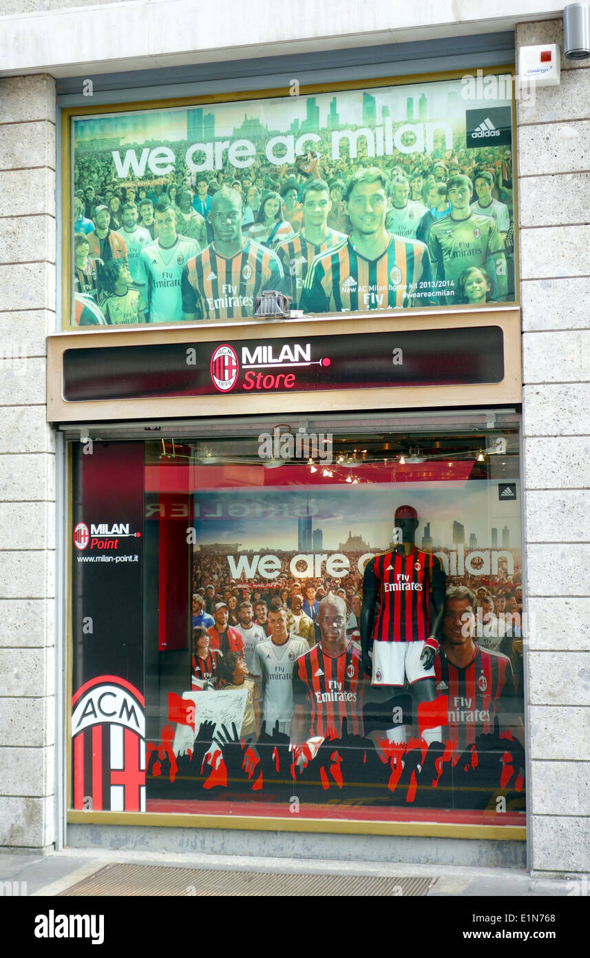 AC Milan store di Milano, Italia Foto stock - Alamy