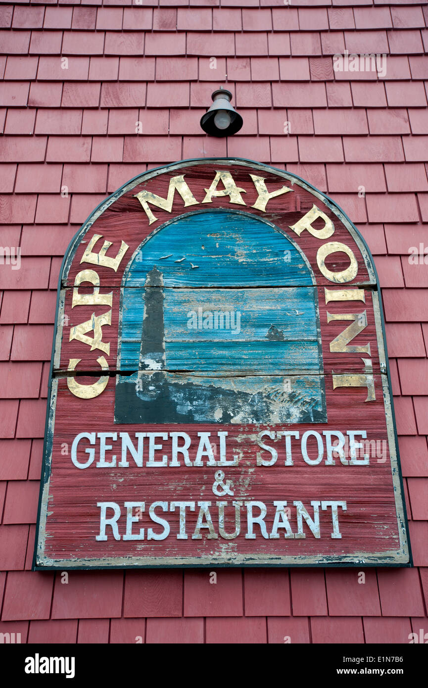 Stati Uniti d'America New Jersey NJ Cape May Point - Il negozio rosso ristorante caffetteria e general store - segno esterno Foto Stock