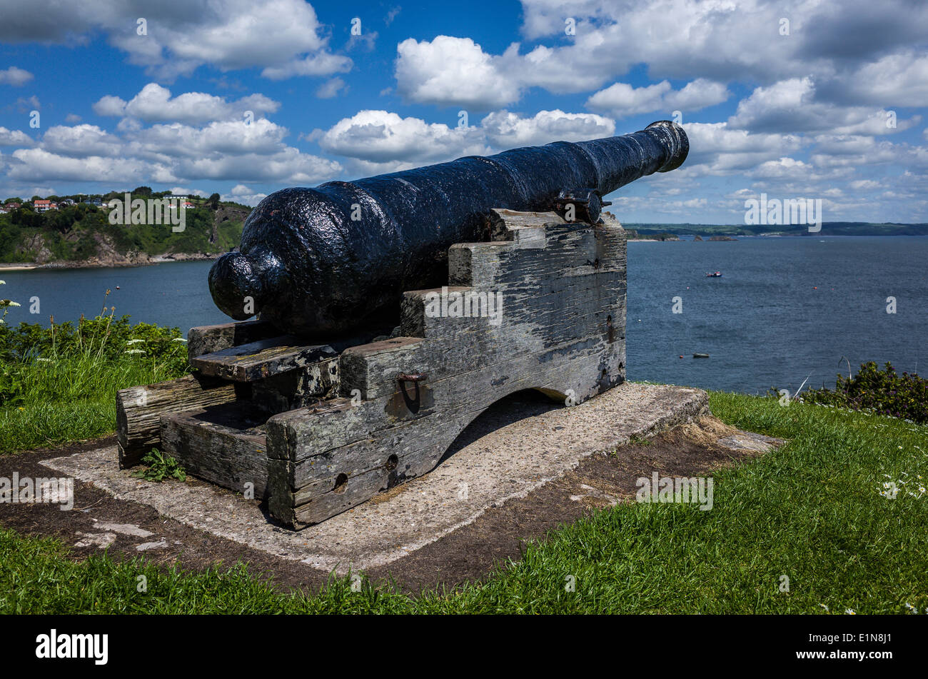 Canon utilizzati per difendere Tenby dagli invasori Foto Stock