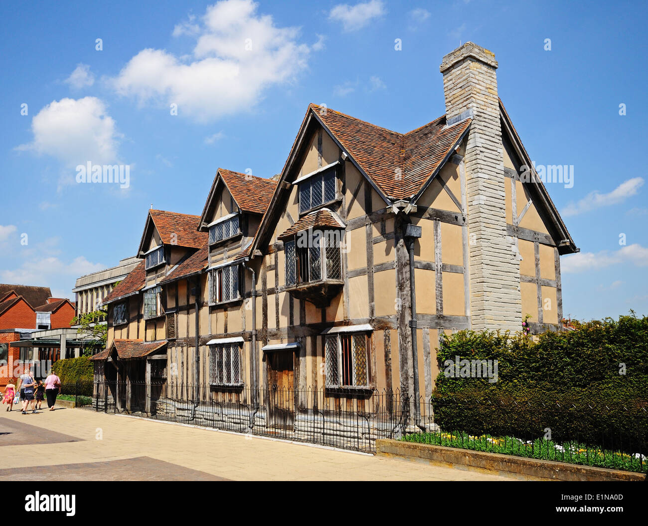 Vista frontale del luogo di nascita di Shakespeare lungo Henley Street, Stratford-Upon-Avon, Inghilterra, Regno Unito. Foto Stock