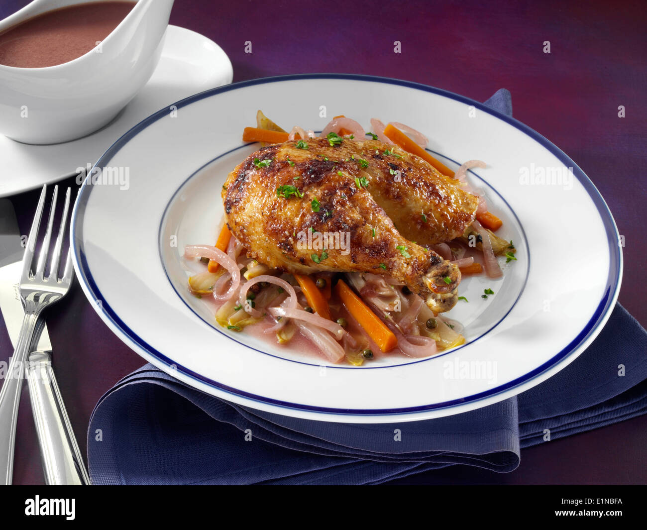 Porto e peppe verde pollo croccante pasto principale porzione individuale Foto Stock