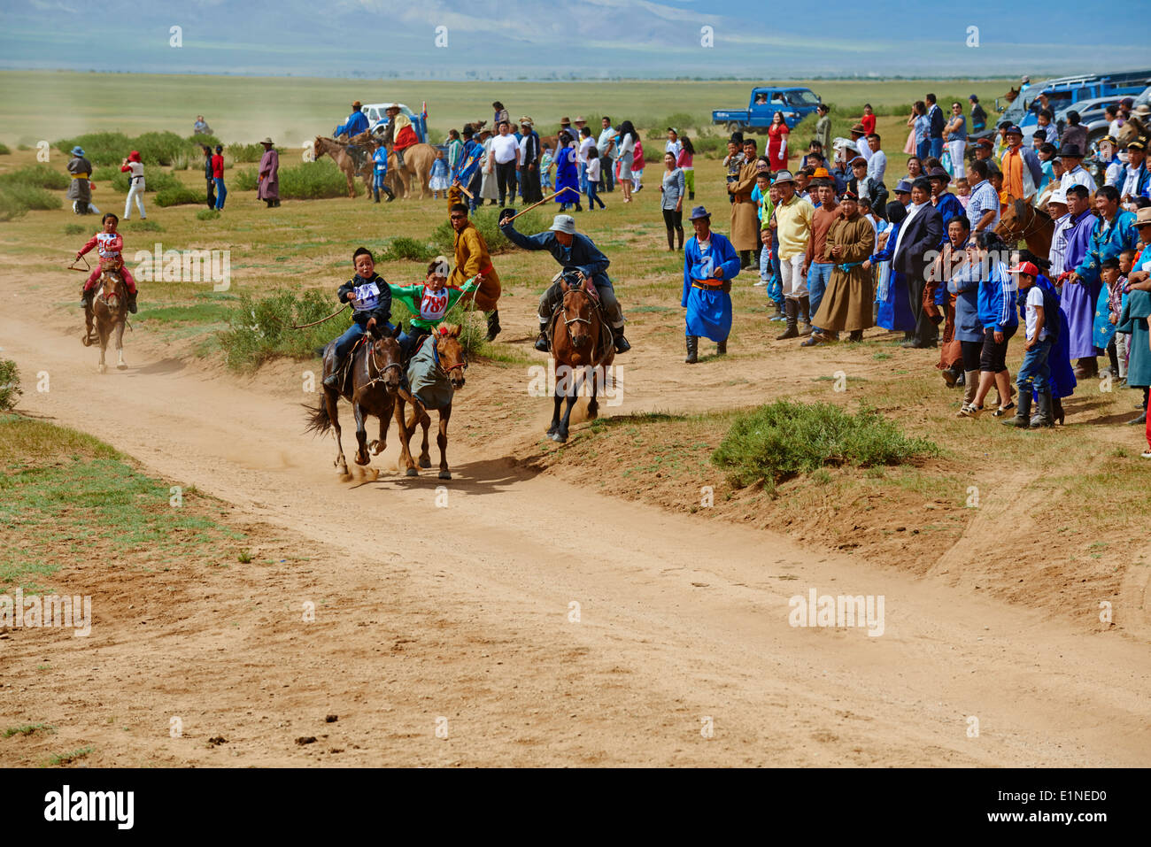 Mongolia, Ovorkhangai provincia, Ondorshireet, il festival Naadam, cavalli di razza, spettatore Foto Stock