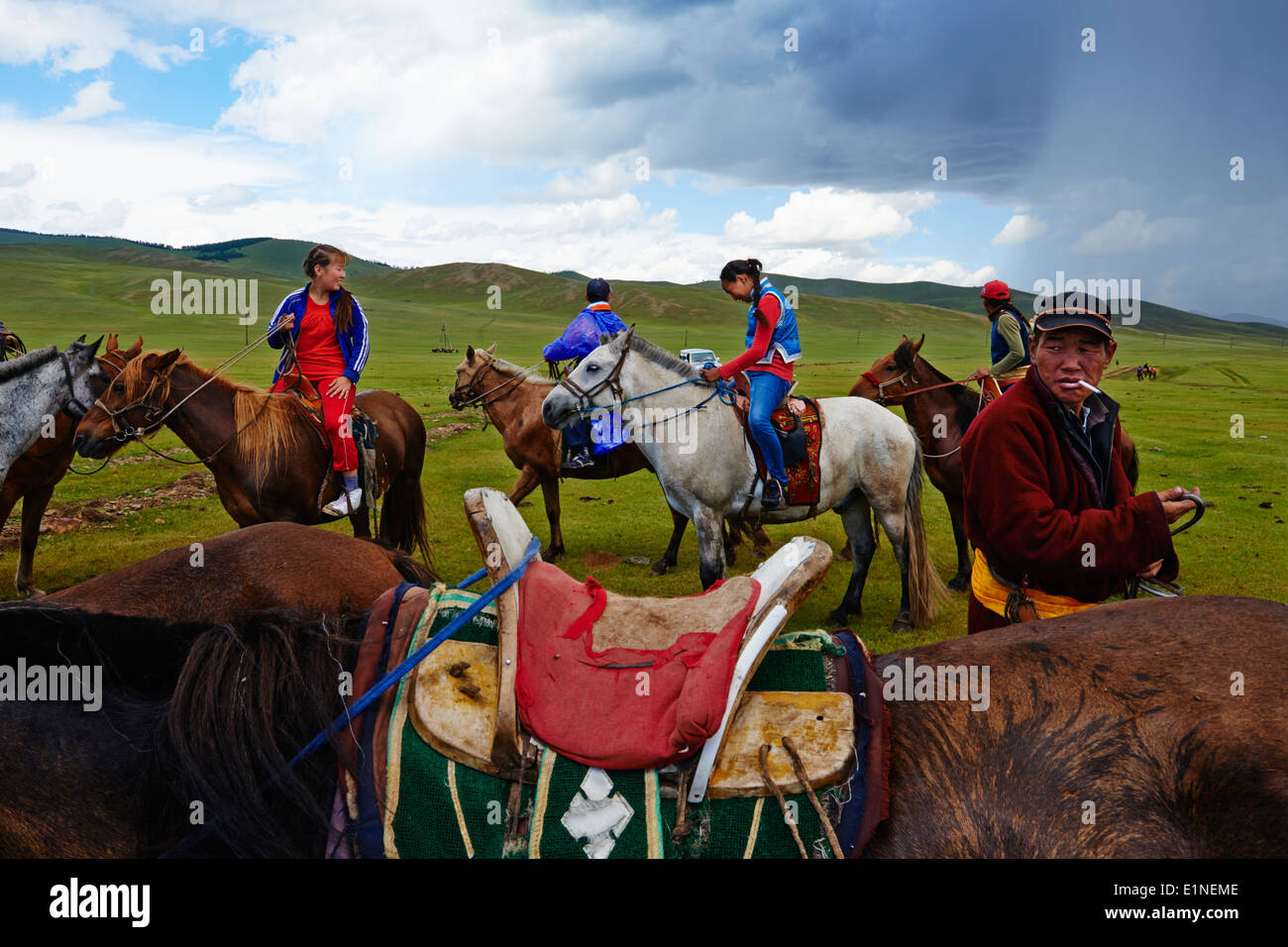 Mongolia, provincia Arkhangai, Bulgan, spettatore al Naadam festival Foto Stock