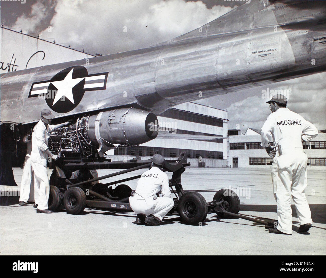 Il McDonnell XF-88 Voodoo era un prototipo di caccia a reazione sviluppato negli anni '1940 Alimentato dal motore Westinghouse J34, è stato progettato per missioni di ricognizione e scorta ad alta velocità. Anche se non entrò nella produzione di massa, aprì la strada al McDonnell F-101 Voodoo. Foto Stock