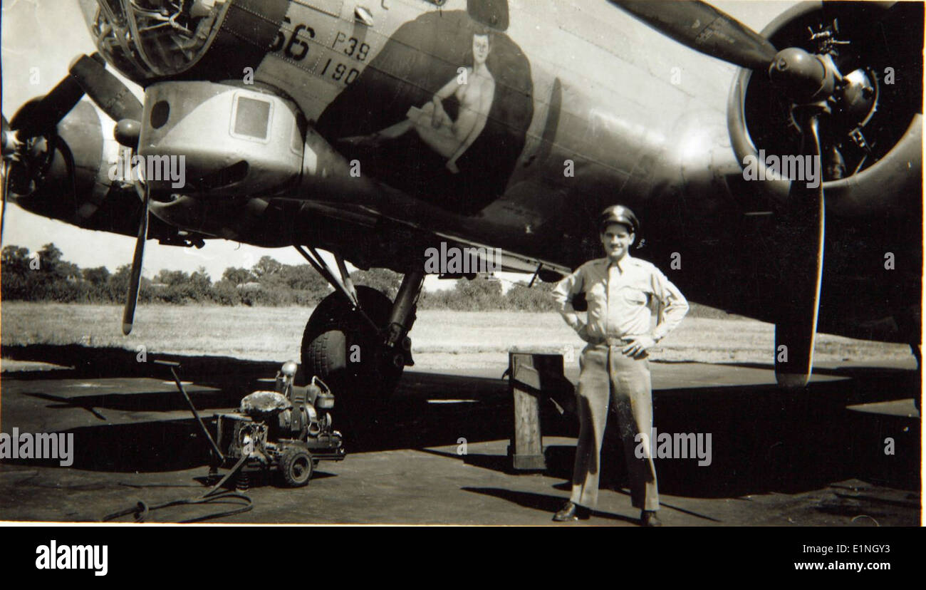 Questa immagine cattura un momento importante nella storia dell'aviazione. La foto fornisce una registrazione visiva significativa del design, dell'uso operativo e dell'importanza storica dell'aeromobile durante il suo periodo di servizio. Foto Stock