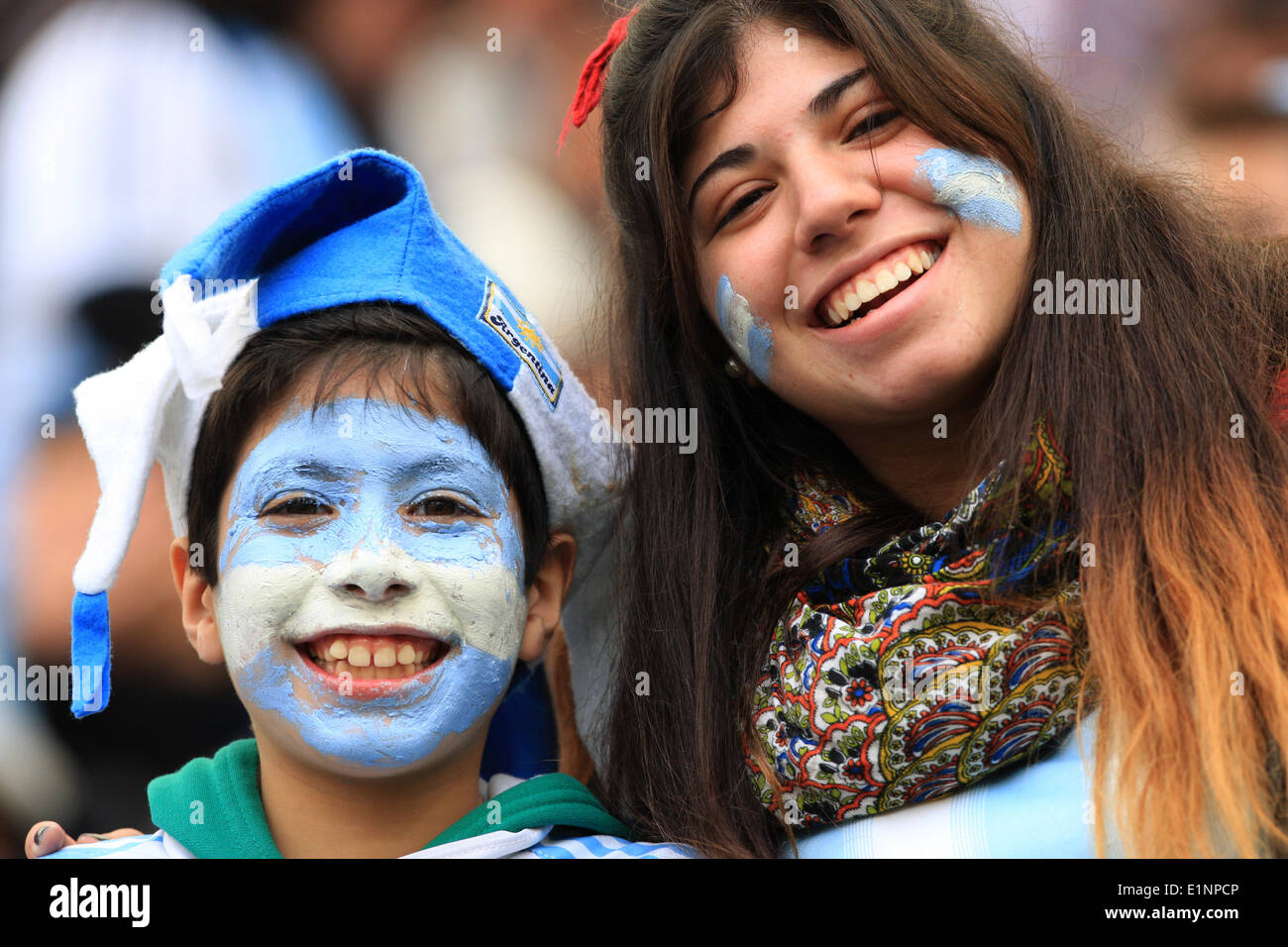 La Plata, Argentina. Il 7 giugno, 2014. L'Argentina è un fan il tifo per il team durante la partita amichevole contro la Slovenia prima della Coppa del Mondo FIFA a Ciudad de La Plata Stadium, in La Plata, Argentina, il 7 giugno 2014. Credito: Victor ño/TELAM/Xinhua/Alamy Live News Foto Stock