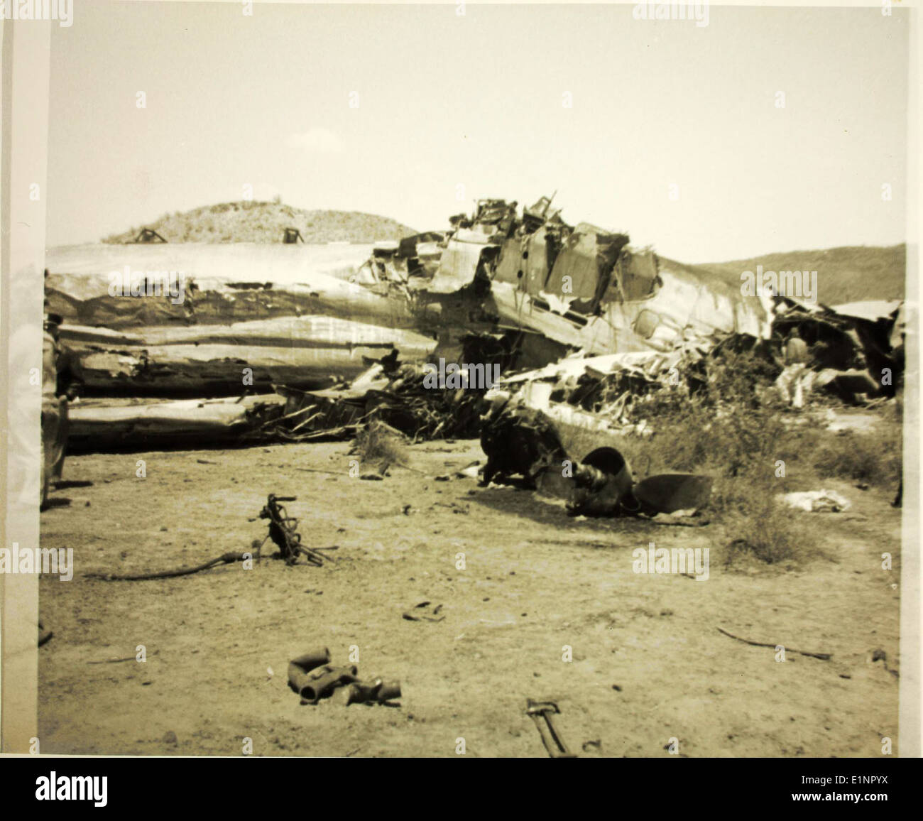 Nel 1964, un Douglas DC-7 fu coinvolto in un incidente di prova condotto dalla FAA. L'incidente ha fornito dati preziosi che hanno contribuito a migliorare i protocolli di sicurezza aerea e la progettazione degli aeromobili. Foto Stock