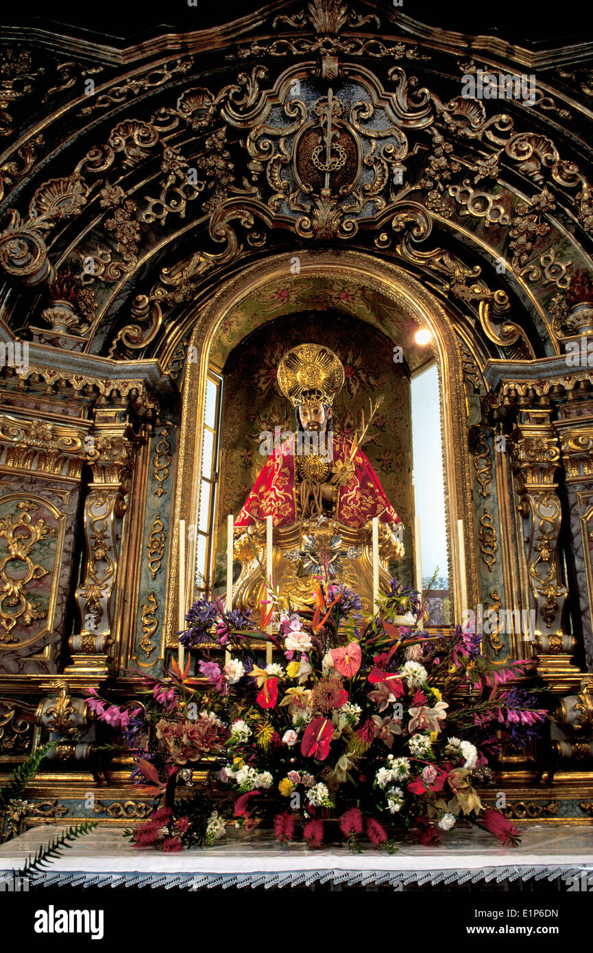 Gli ornati statua del signore Santo Cristo dei Miracoli è nel Convento di Nostra Signora della speranza sull'isola Sao Miguel nelle Azzorre nell' Atlantico settentrionale Foto Stock