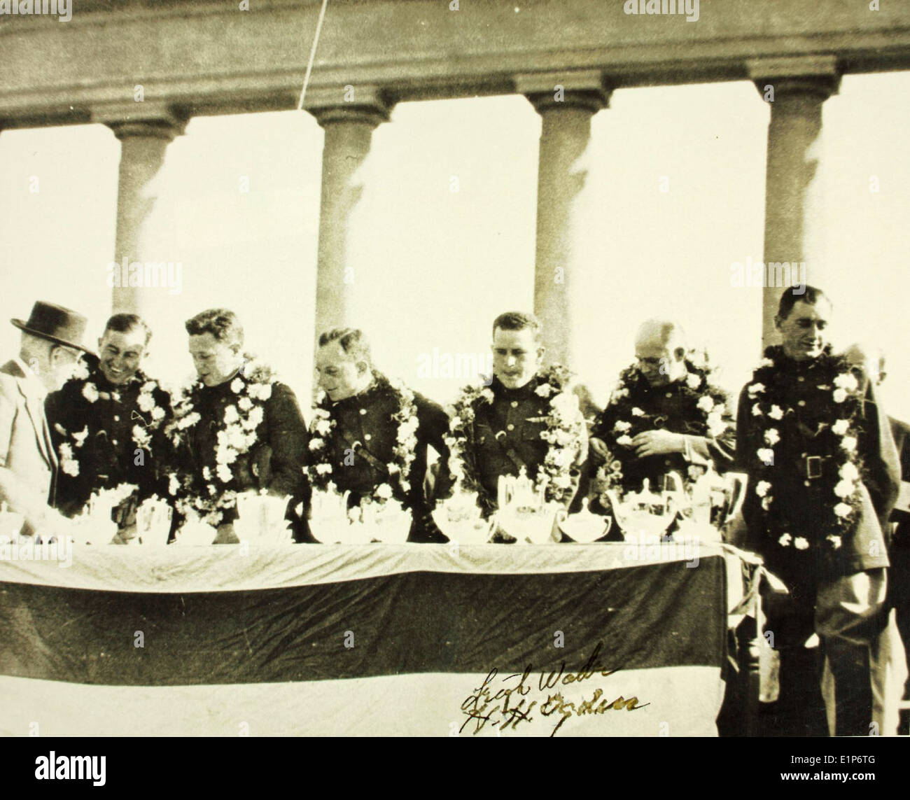 La Douglas World Cruise del 1924 fu un volo pionieristico in tutto il mondo da parte di un team di piloti dell'esercito degli Stati Uniti a bordo di Douglas World Cruisers. Il volo dimostrò la capacità dell'aviazione statunitense e favorì lo sviluppo del volo internazionale. Foto Stock