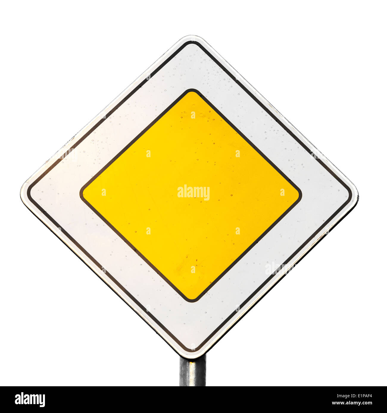 Strada principale giallo cartello stradale isolato su sfondo bianco Foto Stock