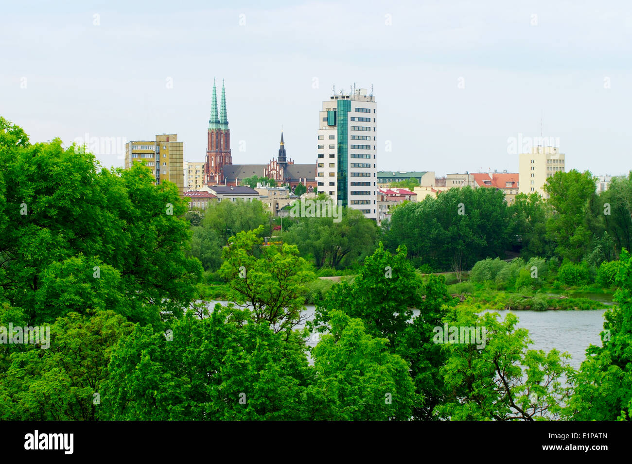 Paesaggio di Praga-North distretto di Varsavia con vista del San Michele e San Florian Cattedrale. La Polonia. Foto Stock