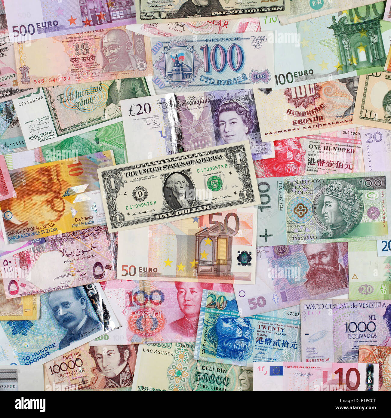 Banconote provenienti da tutto il mondo come l'euro, dollaro e sterlina formando uno sfondo Foto Stock