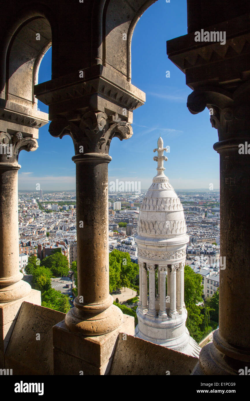 Vista dalla cima del Basilique du Sacre Coeur di Montmartre, Parigi Francia Foto Stock